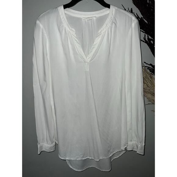 BeachLunchLounge Tops - Beachlunchlounge white 100% rayon blouse v-neck pullover made in India size S